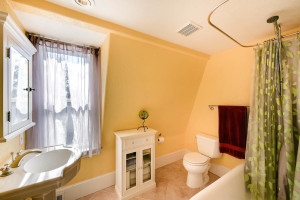4527 Elm Ct Denver CO 80211-large-027-14-2nd Floor Bathroom-1500x1000-72dpi