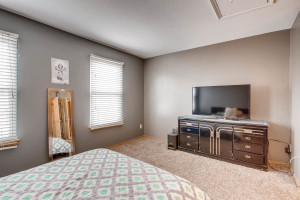 1811squebecway190com-large-016-19-2nd bedroom-1500x1000-72dpi