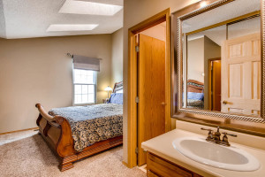 1811squebecway190com-large-024-32-Master bedroom-1500x1000-72dpi