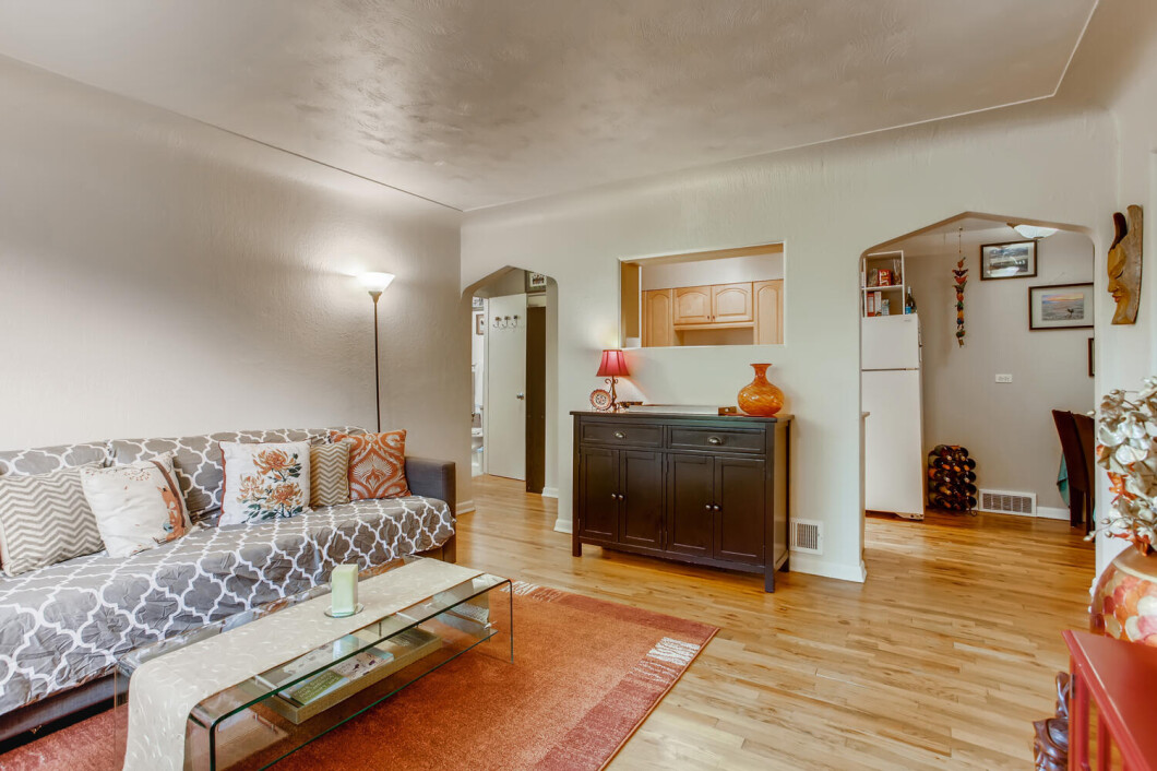 901 Fairfax Street Unit 5-large-004-013-Living Room-1500x1000-72dpi