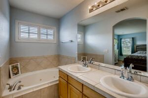 21-2nd-Floor-Primary-Bathroom