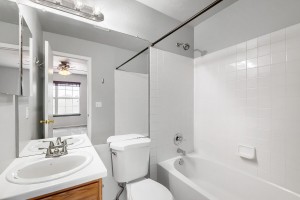 12008  Hoye Dr - Web Quality - 030 - 21 Primary Bathroom